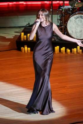 ABB LEONY: German pop singer Leony performing at a concert in the main hall of the Elbphilharmonie during the E On New Energy Experience on September 16, 2026, in Hamburg
