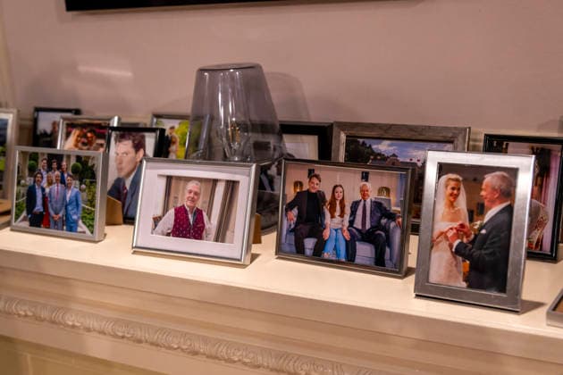 September 16, 2026, ARD telenovela *Storm of Love*, photo shoot for Season 23 on the film set in Munich, at Bavaria Film in Geiselgasteig, in the studio set of the fictional Hotel Fürstenhof; photos of the cast on the mantelpiece, September 16, 2026, ARD series *Sturm der Liebe* September 16, 2026, ARD series *Sturm der Liebe*