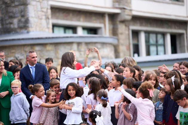 Queen Letizia attends the Opening of the School Year 2026 2027 Queen Letizia of Spain attends the Opening of the School Year 2026 2027 at Gesta Primary School on September 17, 2026 in Oviedo, Spain Photo by IMAGO MPG Oviedo Gesta Primary School Asturias Spain  Copyright: xMPGx