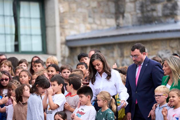 Queen Letizia attends the Opening of the School Year 2026 2027 Queen Letizia of Spain attends the Opening of the School Year 2026 2027 at Gesta Primary School on September 17, 2026 in Oviedo, Spain Photo by IMAGO MPG Oviedo Gesta Primary School Asturias Spain  Copyright: xMPGx