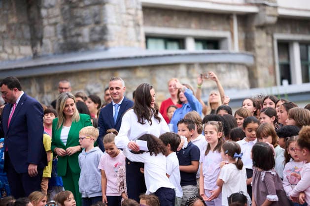 Queen Letizia attends the Opening of the School Year 2026 2027 Queen Letizia of Spain attends the Opening of the School Year 2026 2027 at Gesta Primary School on September 17, 2026 in Oviedo, Spain Photo by IMAGO MPG Oviedo Gesta Primary School Asturias Spain  Copyright: xMPGx