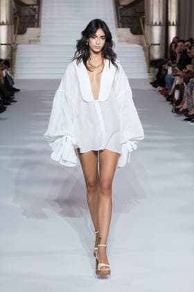 London Fashion Week LONDON, UNITED KINGDOM - SEPTEMBER 17: A model walks the runway during Paul Costelloe Spring Summer 2027 show at London Fashion Week in London, United Kingdom on September 17, 2026. Wiktor Szymanowicz Anadolu London United Kingdom. Editorial use only. Please get in touch for any other usage.  Copyright: x2026xAnadoluxWiktorxSzymanowiczx