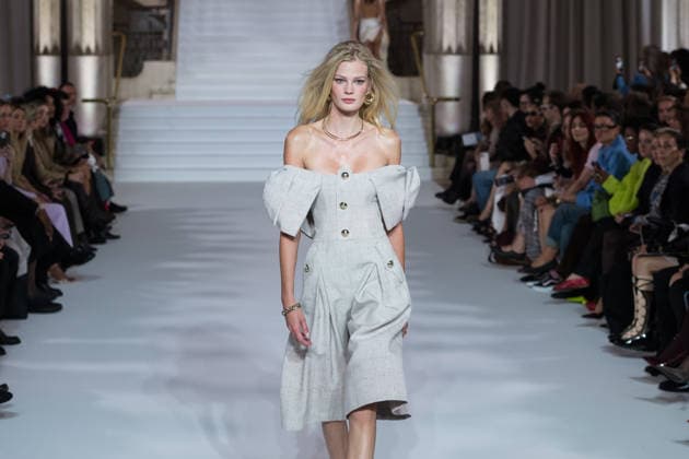 London Fashion Week LONDON, UNITED KINGDOM - SEPTEMBER 17: A model walks the runway during Paul Costelloe Spring Summer 2027 show at London Fashion Week in London, United Kingdom on September 17, 2026. Wiktor Szymanowicz Anadolu London United Kingdom. Editorial use only. Please get in touch for any other usage.  Copyright: x2026xAnadoluxWiktorxSzymanowiczx