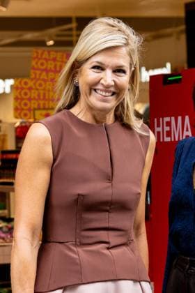Queen Maxima Visits HEMA During 100th Anniversary - Amsterdam Queen Maxima of the Netherlands visits HEMA (Hollandsche Eenheidsprijzen Maatschappij Amsterdam) in Amsterdam, Netherlands on September 17, 2026, during a working visit to mark the company s 100th anniversary. Photo by Patrick van Emst NL Beeld Bruno Press ABACAPRESS.COM Amsterdam Netherlands  Copyright: xBrunoxPress ABACAx