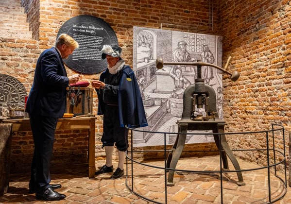 17-09-2026 King Willem-Alexander during the opening of the restored Huis Bergh Castle by striking a coin using a historic screw press and visited the Throne Room and the Duccio Room in ™s-Heerenberg. Maria of Nassau, sister of William of Orange (Oranje), lived at Huis Bergh. Â  Copyright: xPPEx