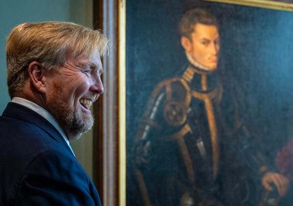 17-09-2026 King Willem-Alexander during the opening of the restored Huis Bergh Castle by striking a coin using a historic screw press and visited the Throne Room and the Duccio Room in ™s-Heerenberg. Maria of Nassau, sister of William of Orange (Oranje), lived at Huis Bergh. Â  Copyright: xPPEx