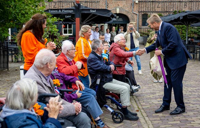 17-09-2026 King Willem-Alexander during the opening of the restored Huis Bergh Castle by striking a coin using a historic screw press and visited the Throne Room and the Duccio Room in ™s-Heerenberg. Maria of Nassau, sister of William of Orange (Oranje), lived at Huis Bergh. Â  Copyright: xPPEx