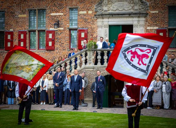 17-09-2026 King Willem-Alexander during the opening of the restored Huis Bergh Castle by striking a coin using a historic screw press and visited the Throne Room and the Duccio Room in ™s-Heerenberg. Maria of Nassau, sister of William of Orange (Oranje), lived at Huis Bergh. Â  Copyright: xPPEx