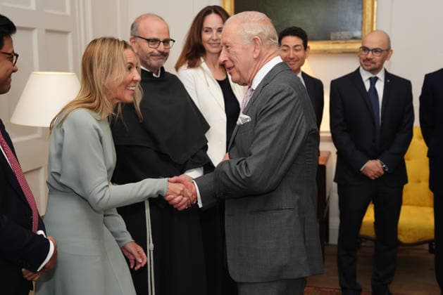 King meets with AI sector leaders King Charles III shakes hands with Dame Antonia Romeo during a meeting for leaders from the artificial intelligence (AI) sector, Government, and thought leaders to discuss how AI can be developed and deployed in ways that benefit society, at Dumfries House in Cumnock, Ayrshire. Picture date: Thursday September 17, 2026., Credit:Jonathan Brady PA ROTA - B68 Avalon UK, Cumnock  Copyright: xJonathanxBradyx xPAxROTAx-xB68x xAvalonx 1135714908