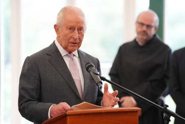 King meets with AI sector leaders King Charles III gives a speech during a meeting for leaders from the artificial intelligence (AI) sector, Government, and thought leaders to discuss how AI can be developed and deployed in ways that benefit society, at Dumfries House in Cumnock, Ayrshire. Picture date: Thursday September 17, 2026., Credit:Jonathan Brady PA ROTA - B68 Avalon UK, Cumnock  Copyright: xJonathanxBradyx xPAxROTAx-xB68x xAvalonx 1135714986