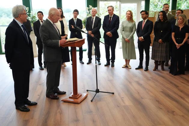 King meets with AI sector leaders King Charles III gives a speech during a meeting for leaders from the artificial intelligence (AI) sector, Government, and thought leaders to discuss how AI can be developed and deployed in ways that benefit society, at Dumfries House in Cumnock, Ayrshire. Picture date: Thursday September 17, 2026., Credit:Jonathan Brady PA ROTA - B68 Avalon UK, Cumnock  Copyright: xJonathanxBradyx xPAxROTAx-xB68x xAvalonx 1135714987