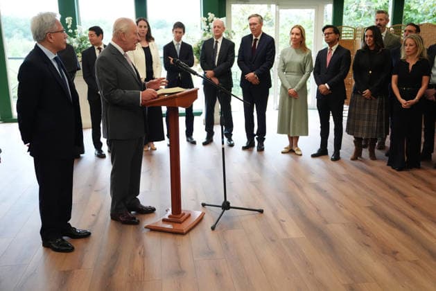 King meets with AI sector leaders King Charles III gives a speech during a meeting for leaders from the artificial intelligence (AI) sector, Government, and thought leaders to discuss how AI can be developed and deployed in ways that benefit society, at Dumfries House in Cumnock, Ayrshire. Picture date: Thursday September 17, 2026., Credit:Jonathan Brady PA ROTA - B68 Avalon UK, Cumnock  Copyright: xJonathanxBradyx xPAxROTAx-xB68x xAvalonx 1135715038