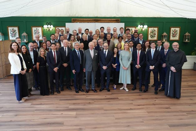 King meets with AI sector leaders King Charles III poses with attendees during a meeting for leaders from the artificial intelligence (AI) sector, Government, and thought leaders to discuss how AI can be developed and deployed in ways that benefit society, at Dumfries House in Cumnock, Ayrshire. Picture date: Thursday September 17, 2026., Credit:Jonathan Brady PA ROTA - B68 Avalon UK, Cumnock  Copyright: xJonathanxBradyx xPAxROTAx-xB68x xAvalonx 1135715158