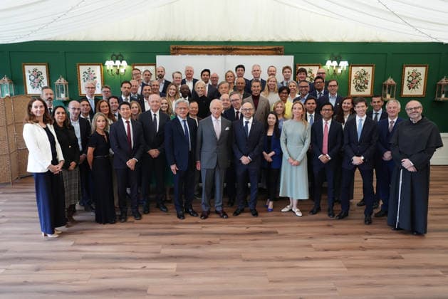 King meets with AI sector leaders King Charles III poses with attendees during a meeting for leaders from the artificial intelligence (AI) sector, Government, and thought leaders to discuss how AI can be developed and deployed in ways that benefit society, at Dumfries House in Cumnock, Ayrshire. Picture date: Thursday September 17, 2026., Credit:Jonathan Brady PA ROTA - B68 Avalon UK, Cumnock  Copyright: xJonathanxBradyx xPAxROTAx-xB68x xAvalonx 1135715180