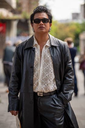 London Fashion Week in London - 17 Sep 2026 An attendee arrives wearing sunglasses and a black leather coat at the Francesca Lake Womenswear and Menswear presentation, held at NEWGEN, 180 Strand, London, as part of London Fashion Week 2026. Models and members of the fashion industry arrive at NEWGEN, 180 Strand, London, for the Francesca Lake Womenswear and Menswear presentation during the London Fashion Week 2026. The presentation showcases the latest collections by British designer Francesca Lake as part of the official London Fashion Week schedule, bringing together models, fashion professionals, media and industry guests at the central London venue. London United Kingdom Copyright: xJamesxWilloughbyx xSOPAxImagesx JWILLOUGHBY_3412