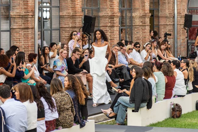 IPA88646468 - MADRID, SPAIN. SEPTEMBER 17, 2026. A model walks the runway showcasing a design by Isabel Sanchis and Paula Maiques during Mercedes-Benz Fashion Week Madrid 2026 (MBFWMadrid) at the Universidad de Nebrija Campus.  Copyright: xFrancescoxMilitelloxMirtox xx IPA88646468