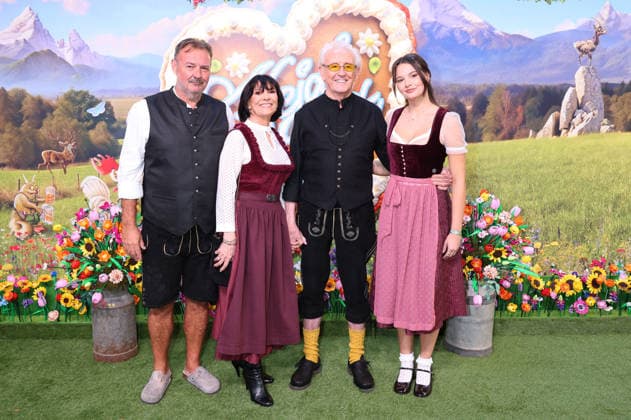 Sue Christie and Tony Christie with guests upon their arrival at the RTL TV show HeidiFest by Heidi Klum at the Hofbräuhaus in Munich, September 17, 2026 Foto:xK.xKriegerx xFuturexImagex heidifest_6508