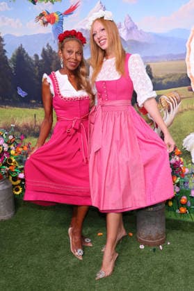 Angela Ermakova and Anna Ermakova upon arrival at the RTL TV show HeidiFest by Heidi Klum at the Hofbräuhaus in Munich, September 17, 2026 Foto:xK.xKriegerx xFuturexImagex heidifest_6673