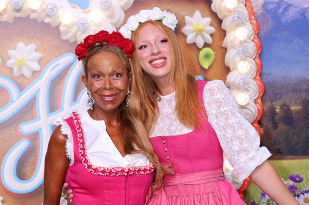 Angela Ermakova and Anna Ermakova upon their arrival at the RTL TV show HeidiFest by Heidi Klum at the Hofbräuhaus in Munich, September 17, 2026 Foto:xK.xKriegerx xFuturexImagex heidifest_6678