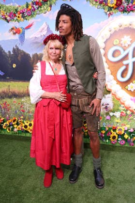 Erna Klum and Henry Samuel upon their arrival at the RTL TV show HeidiFest by Heidi Klum at the Hofbräuhaus in Munich, September 17, 2026 Foto:xK.xKriegerx xFuturexImagex heidifest_6774