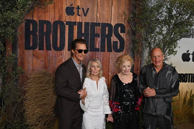 ˜Brothers™ World Premiere Matthew McConaughey, Kay McConaughey, Holland Taylor and Woody Harrelson arriving to the Brothers world premiere held at the Hammer Museum in Los Angeles, Ca. on September 17, 2026. Los Angeles Hammer Museum California USA Copyright: xStarbuck xAFF-USA.COMx