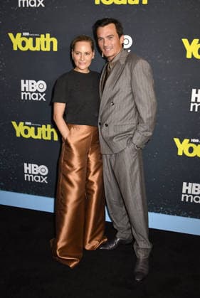 NEW YORK, NY - SEPTEMBER 17: Aimee Mullins and Rupert Friend at the series premiere of HBOÃ¢â‚¬â ¢s Youth on September 17 2026 at DGA New York Theater in New York City. Credit: AdMedia New York City USA  - ZUMAa123 20260917_zaa_a123_097 Copyright: xJohnxFyckex