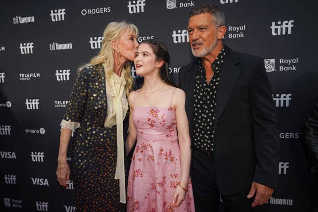 2026 Toronto International Film Festival - ˜Up Against It™ Premiere (L-R) Trudie Styler, Eden Hamilton and Antonio Banderas attend the red carpet for ˜Up Against It™ premiere during the 2026 Toronto International Film Festival (TIFF) at Roy Thomson Hall. on September 17, 2026 in Toronto, Canada. (Photo by Leonardo Ramirez Eyepix Group) Copyright: xLeonardoxRamirez xEyepixxGroupx LR17092026-00953