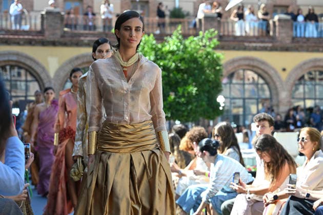 September 17, 2026, Madrid, Spain: A model parades with Malone design during the Mercedes Benz Fashion Week Madrid at Cibeles Palace in Madrid. Madrid Spain  - ZUMAs197 20260917_aaa_s197_199 Copyright: xAtilanoxGarciax