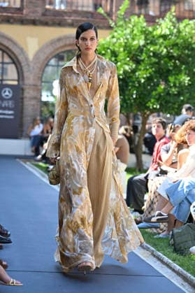 September 17, 2026, Madrid, Spain: A model parades with Malone design during the Mercedes Benz Fashion Week Madrid at Cibeles Palace in Madrid. Madrid Spain  - ZUMAs197 20260917_aaa_s197_218 Copyright: xAtilanoxGarciax