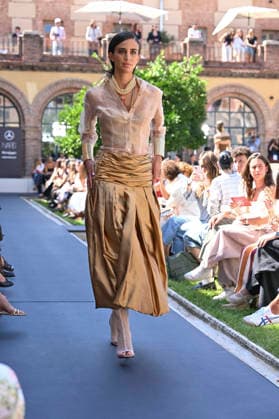 September 17, 2026, Madrid, Spain: A model parades with Malone design during the Mercedes Benz Fashion Week Madrid at Cibeles Palace in Madrid. Madrid Spain  - ZUMAs197 20260917_aaa_s197_221 Copyright: xAtilanoxGarciax