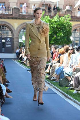 September 17, 2026, Madrid, Spain: A model parades with Malone design during the Mercedes Benz Fashion Week Madrid at Cibeles Palace in Madrid. Madrid Spain  - ZUMAs197 20260917_aaa_s197_224 Copyright: xAtilanoxGarciax