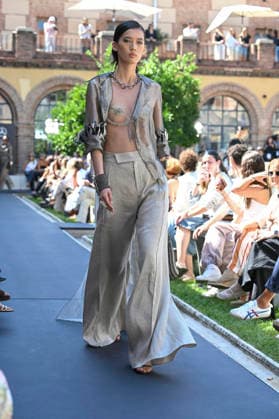 September 17, 2026, Madrid, Spain: A model parades with Malone design during the Mercedes Benz Fashion Week Madrid at Cibeles Palace in Madrid. Madrid Spain  - ZUMAs197 20260917_aaa_s197_228 Copyright: xAtilanoxGarciax