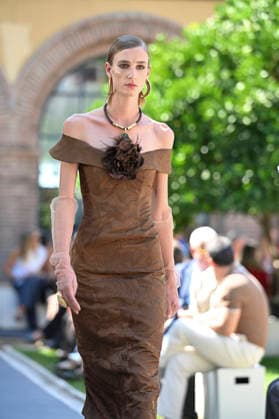 September 17, 2026, Madrid, Spain: A model parades with Malone design during the Mercedes Benz Fashion Week Madrid at Cibeles Palace in Madrid. Madrid Spain  - ZUMAs197 20260917_aaa_s197_238 Copyright: xAtilanoxGarciax