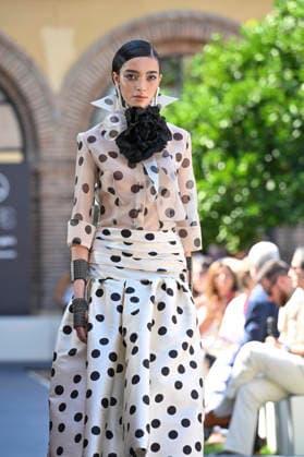 September 17, 2026, Madrid, Spain: A model parades with Malone design during the Mercedes Benz Fashion Week Madrid at Cibeles Palace in Madrid. Madrid Spain  - ZUMAs197 20260917_aaa_s197_251 Copyright: xAtilanoxGarciax