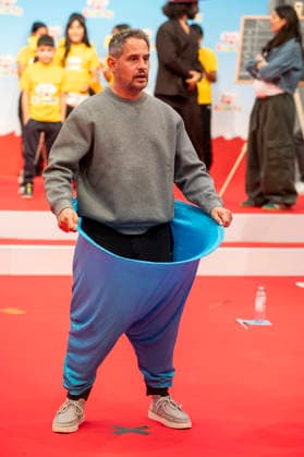 ABB Children s Day: Moritz Bleibtreu catches a ball while wearing baggy pants at the Children s Day event at the Atelier Gardens in Berlin on September 17, 2026