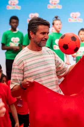 ABB CHILDREN S DAY: Tom Beck Catches a Ball at the Children s Day Event at the Atelier Gardens in Berlin on September 17, 2026