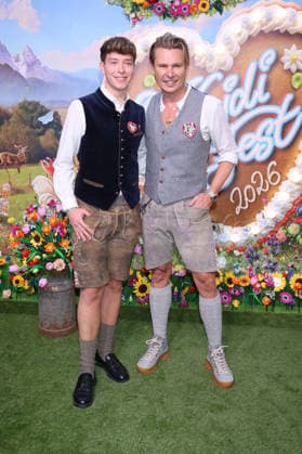 Adi Weiss and a guest arriving at the RTL TV show HeidiFest by Heidi Klum at the Hofbräuhaus in Munich, September 17, 2026 Foto:xK.xKriegerx xFuturexImagex heidifest_6898
