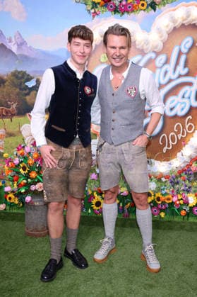 Adi Weiss and a guest arriving at the RTL TV show HeidiFest by Heidi Klum at the Hofbräuhaus in Munich, September 17, 2026 Foto:xK.xKriegerx xFuturexImagex heidifest_6899