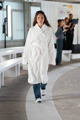 LFW - Ebay Runway A model walks the runway at the Ebay show during London Fashion Week September 2026 at The Banking Hall in London, England on September 17, 2026. Photo by LounisPhotography ABACAPRESS.COM London United Kingdom  Copyright: xLounisPhotography ABACAx
