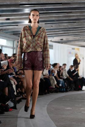 LFW - Ebay Runway A model walks the runway at the Ebay show during London Fashion Week September 2026 at The Banking Hall in London, England on September 17, 2026. Photo by LounisPhotography ABACAPRESS.COM London United Kingdom  Copyright: xLounisPhotography ABACAx