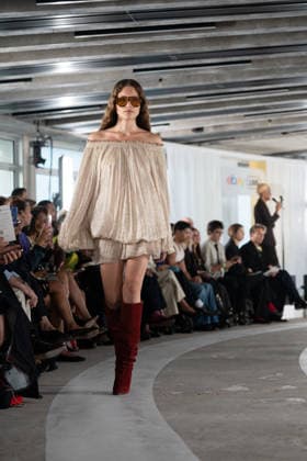 LFW - Ebay Runway A model walks the runway at the Ebay show during London Fashion Week September 2026 at The Banking Hall in London, England on September 17, 2026. Photo by LounisPhotography ABACAPRESS.COM London United Kingdom  Copyright: xLounisPhotography ABACAx