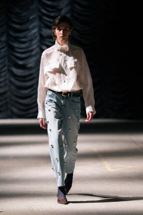 LFW - Mithridate Runway A model walks the runway at the Mithridate show during London Fashion Week September 2026 at The Banking Hall in London, England on September 17, 2026. Photo by LounisPhotography ABACAPRESS.COM London United Kingdom  Copyright: xLounisPhotography ABACAx