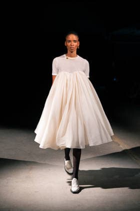 LFW - Mithridate Runway A model walks the runway at the Mithridate show during London Fashion Week September 2026 at The Banking Hall in London, England on September 17, 2026. Photo by LounisPhotography ABACAPRESS.COM London United Kingdom  Copyright: xLounisPhotography ABACAx