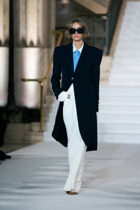LFW - Paul Costelloe Runway A model walks the runway at the Paul Costelloe show during London Fashion Week September 2026 at The Banking Hall in London, England on September 17, 2026. Photo by LounisPhotography ABACAPRESS.COM London United Kingdom  Copyright: xLounisPhotography ABACAx