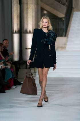 LFW - Paul Costelloe Runway A model walks the runway at the Paul Costelloe show during London Fashion Week September 2026 at The Banking Hall in London, England on September 17, 2026. Photo by LounisPhotography ABACAPRESS.COM London United Kingdom  Copyright: xLounisPhotography ABACAx