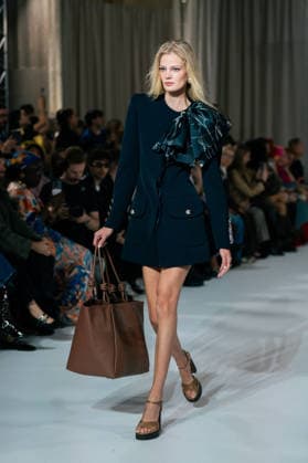 LFW - Paul Costelloe Runway A model walks the runway at the Paul Costelloe show during London Fashion Week September 2026 at The Banking Hall in London, England on September 17, 2026. Photo by LounisPhotography ABACAPRESS.COM London United Kingdom  Copyright: xLounisPhotography ABACAx