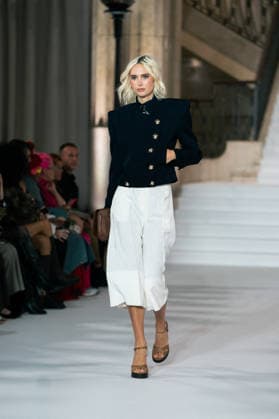 LFW - Paul Costelloe Runway A model walks the runway at the Paul Costelloe show during London Fashion Week September 2026 at The Banking Hall in London, England on September 17, 2026. Photo by LounisPhotography ABACAPRESS.COM London United Kingdom  Copyright: xLounisPhotography ABACAx