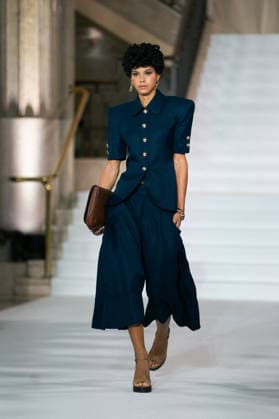 LFW - Paul Costelloe Runway A model walks the runway at the Paul Costelloe show during London Fashion Week September 2026 at The Banking Hall in London, England on September 17, 2026. Photo by LounisPhotography ABACAPRESS.COM London United Kingdom  Copyright: xLounisPhotography ABACAx