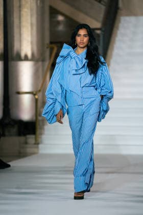 LFW - Paul Costelloe Runway A model walks the runway at the Paul Costelloe show during London Fashion Week September 2026 at The Banking Hall in London, England on September 17, 2026. Photo by LounisPhotography ABACAPRESS.COM London United Kingdom  Copyright: xLounisPhotography ABACAx