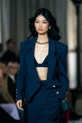 LFW - Paul Costelloe Runway A model walks the runway at the Paul Costelloe show during London Fashion Week September 2026 at The Banking Hall in London, England on September 17, 2026. Photo by LounisPhotography ABACAPRESS.COM London United Kingdom  Copyright: xLounisPhotography ABACAx